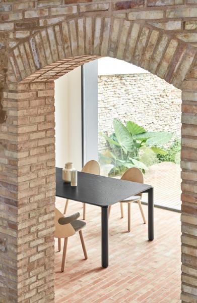 Atlas Mesa Fresno Tintato Negro Teulat Ambiente 1