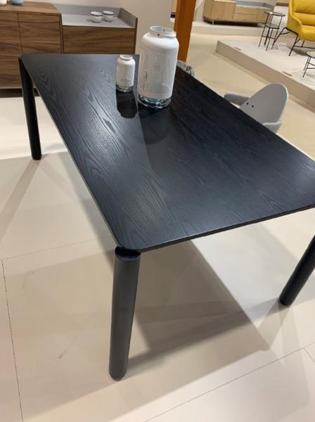 Atlas Mesa Fresno Tintato Negro Teulat Ambiente 4