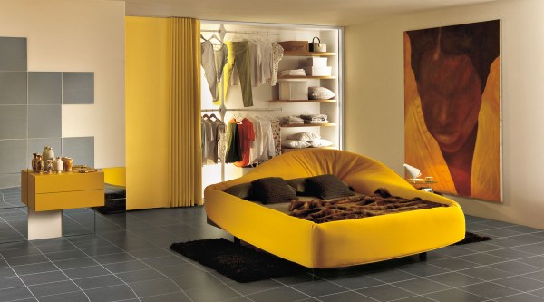 Colletto-yellow-drunk