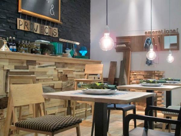 N4_Taburete_cocina_Roble_Ethnicraft_Ambiente_1