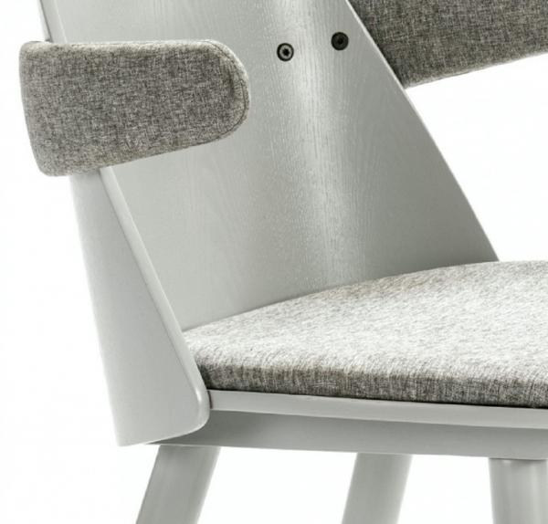 Uma Silla Reposabrazos Teulat Ambiente 1