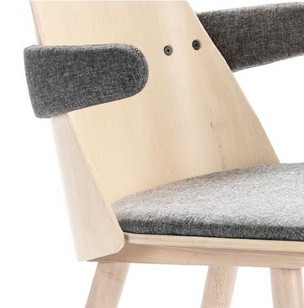 Uma Silla Reposabrazos Teulat Ambiente 3